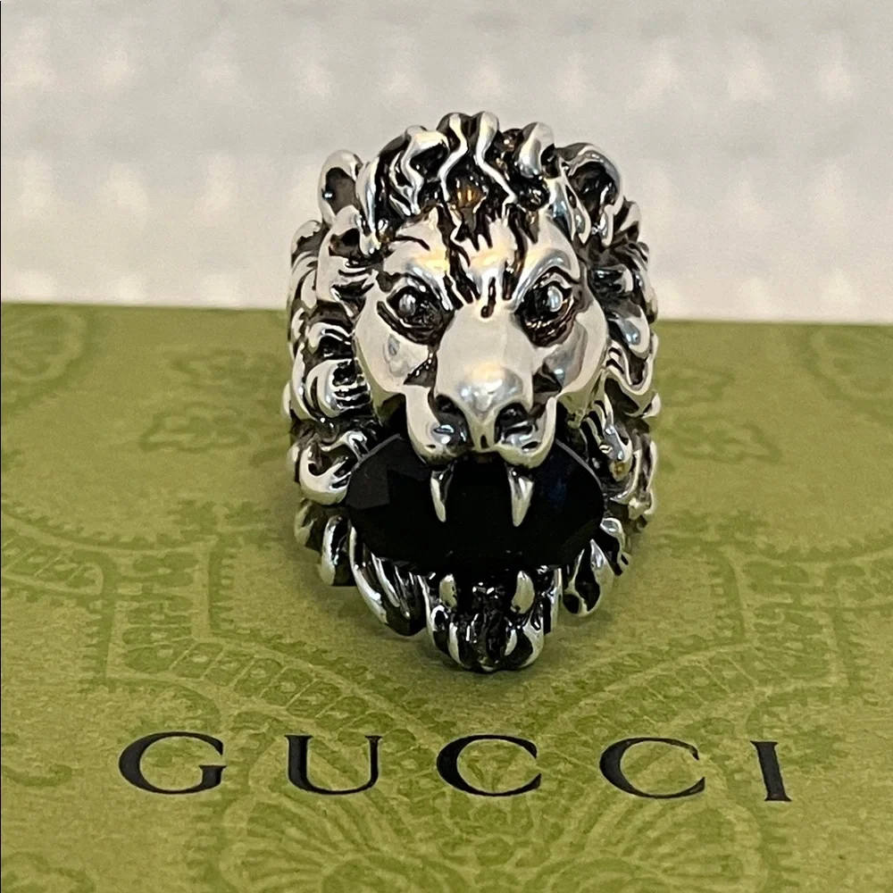 Gucci Lion Head Motif Ring With Black Stone Size 8 Full Inclusion